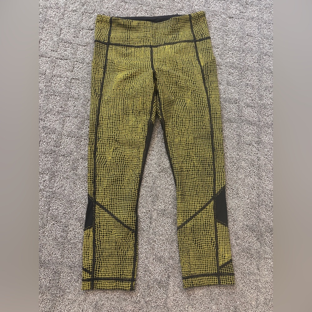 Lululemon  size 4 Yellow and Black Leggings - mint condition